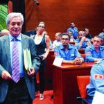 El ex conseller de Interior, Joan Saura, durante la comisión de investigación del incendio de Horta de Sant Joan en el Parlament