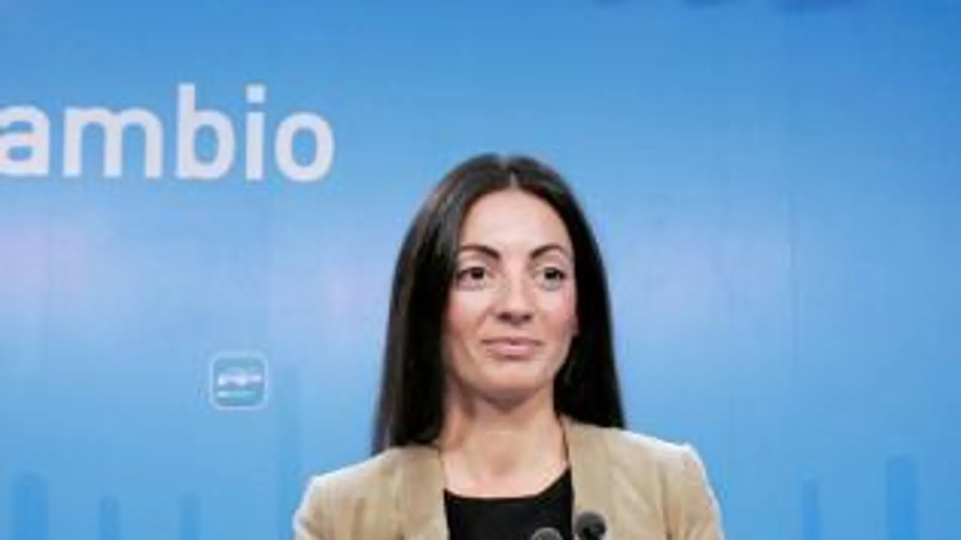 La portavoz del Partido Popular andaluz, en una imagen de archivo compareciendo ante los medios en la sede regional de la formación