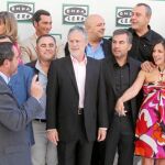Los directores de los diferentes programas de Onda Cero posaron en una «foto de familia» con su presidente, Javier González Ferrari