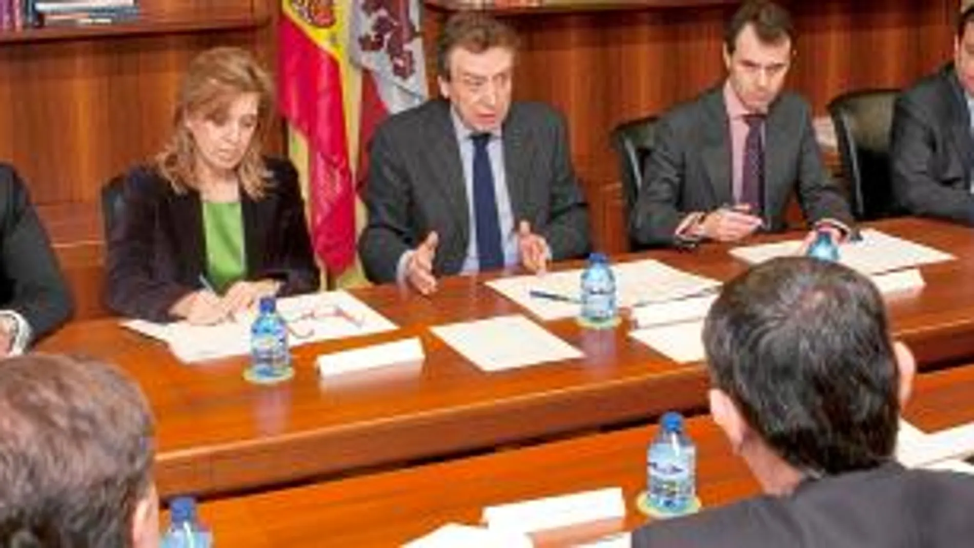 José Antonio de Santiago-Juárez, junto a María José Salgueiro, presidió el Consejo de Provincias de Castilla y León