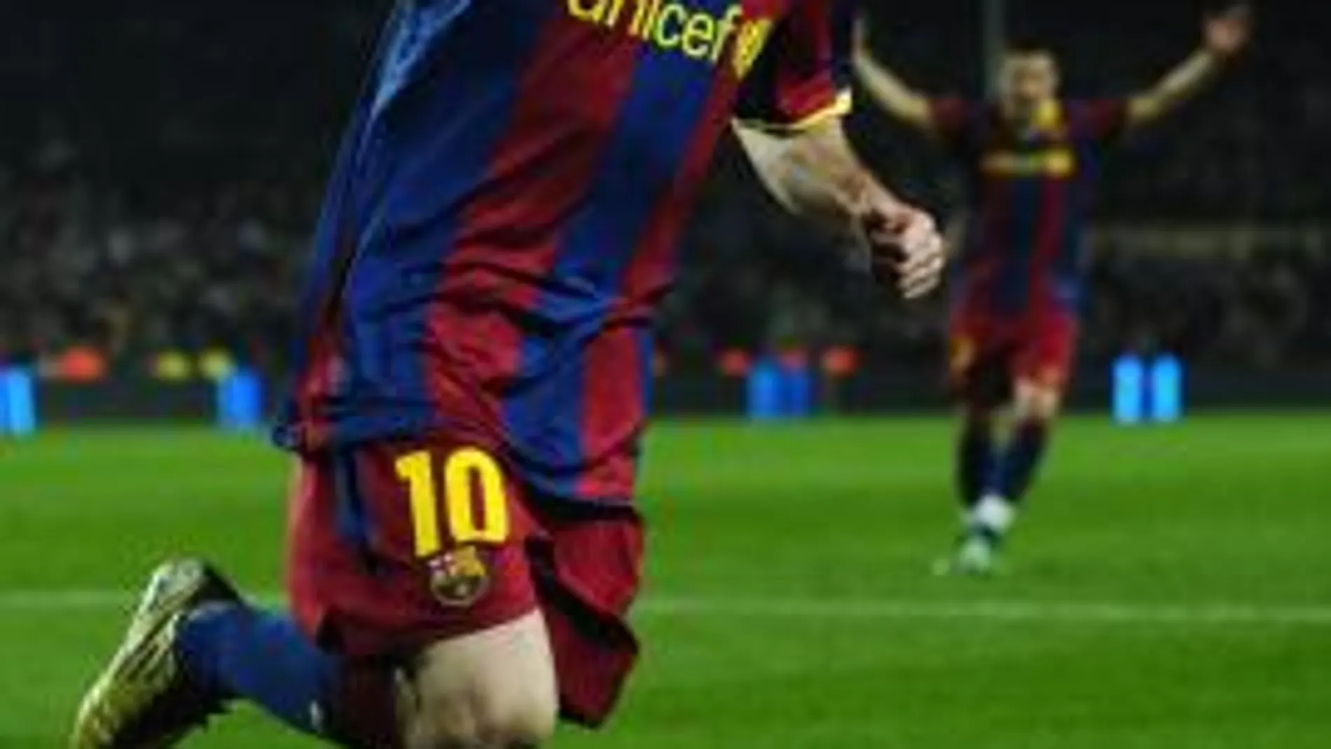 Paso de gigante del Barça con un triplete de Messi (5-0)