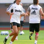 Cristiano Ronaldo y Sergio Ramos, durante un entrenamiento en China