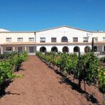 EL CENTRO EMINA, de Valbuena de Duero, se construyó en el año 2005 y se configura como el gran referente del Enoturismo en la Ribera del Duero.