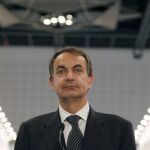 Zapatero llega a Túnez para ofrecer apoyo técnico y económico a la transición