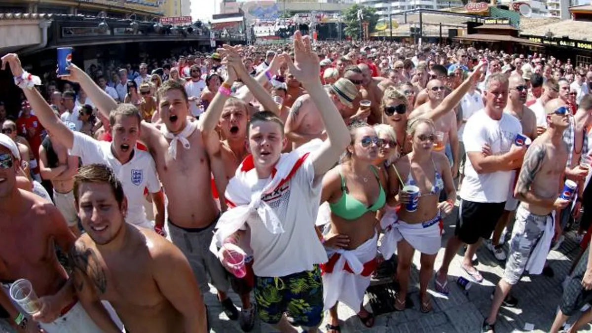La BBC advierte a los británicos que van a Baleares a emborracharse: se acabó la fiesta