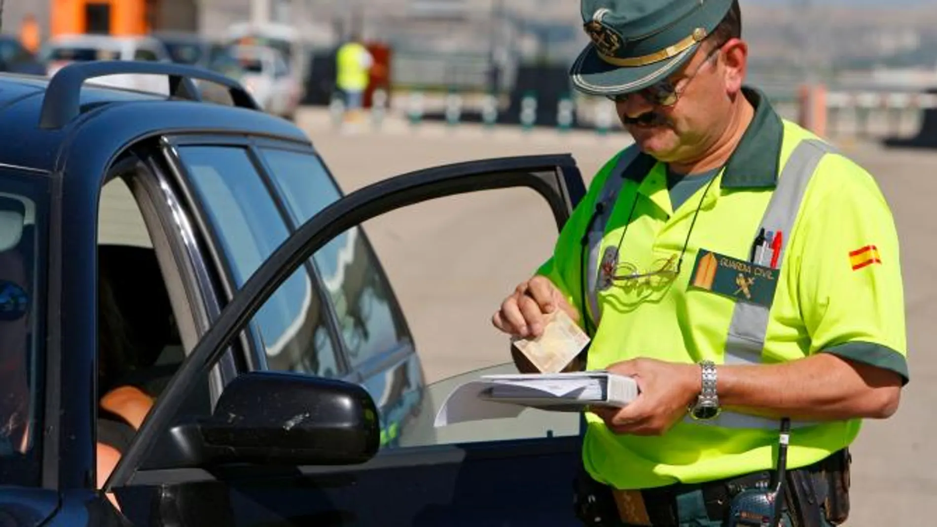 Para evitar accidentes en las glorietas, la Ley sobre Tráfico y Seguridad Vial prevé una serie de sanciones muy serias para los conductores y para sus bolsillos