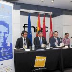 El vicerrector de Investigación, Juan María Vázquez, (segundo por la izquierda), en la presentación
