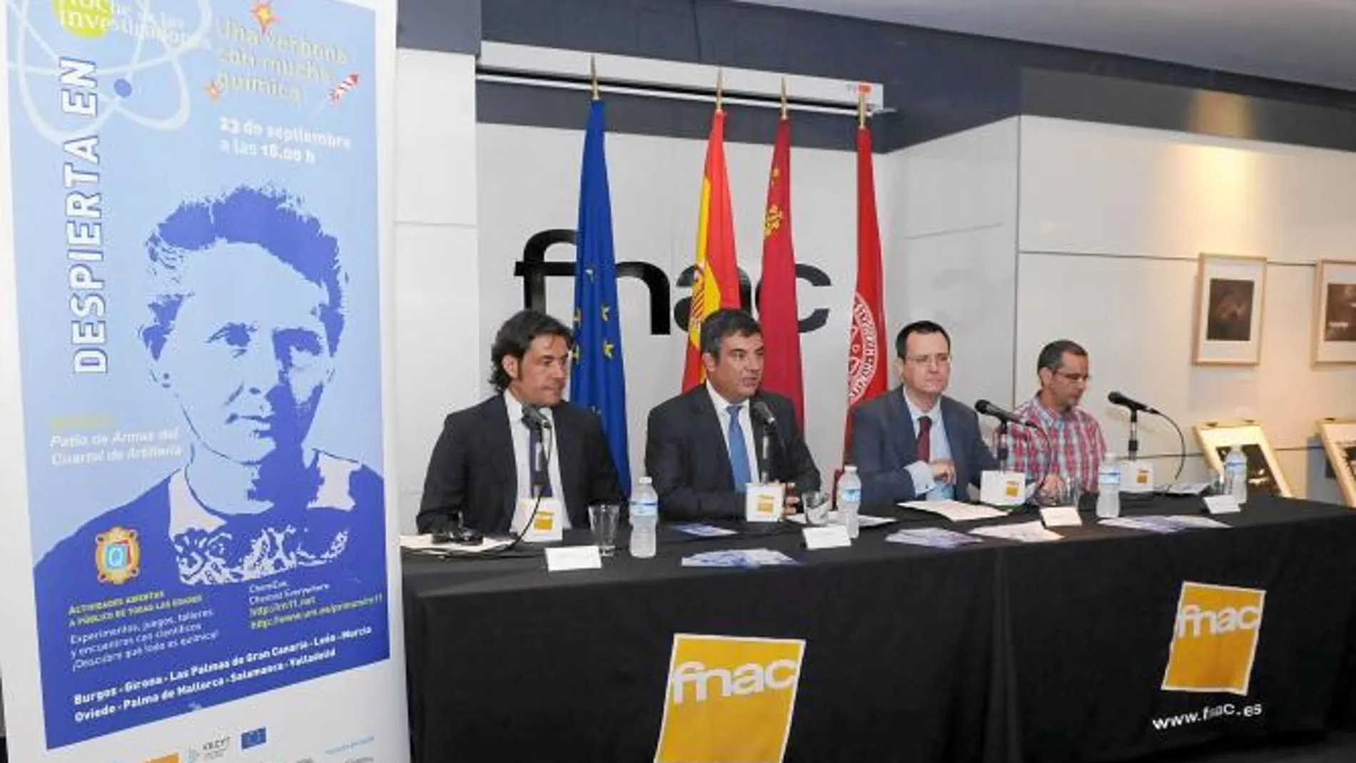 El vicerrector de Investigación, Juan María Vázquez, (segundo por la izquierda), en la presentación