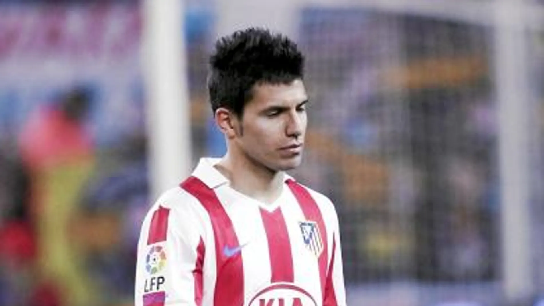 El Atlético empuja a Agüero hacia la puerta de salida del Calderón