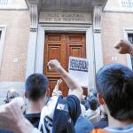 La izquierda convocó hace unos días una manifestación frente a la Real Academia de la Historia