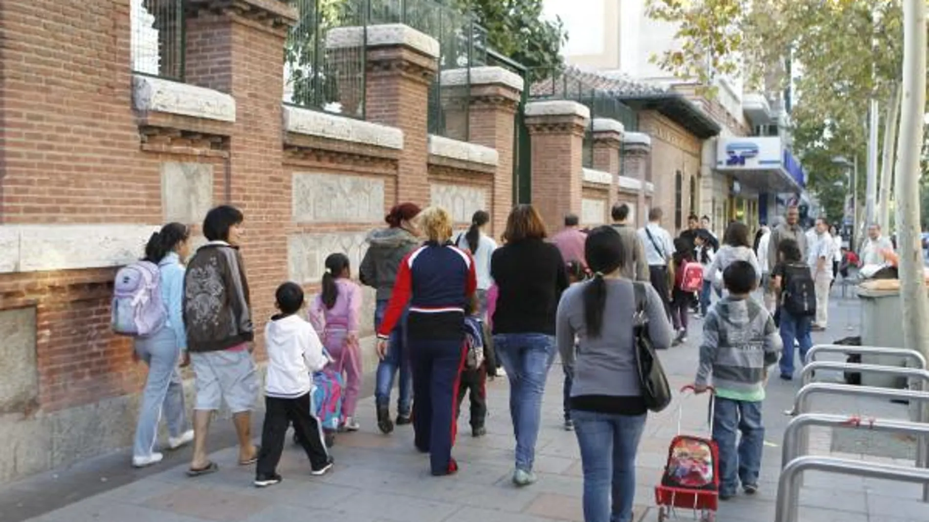 Un colegio de Madrid, abierto con normalidad (Foto: Rubén Mondelo)