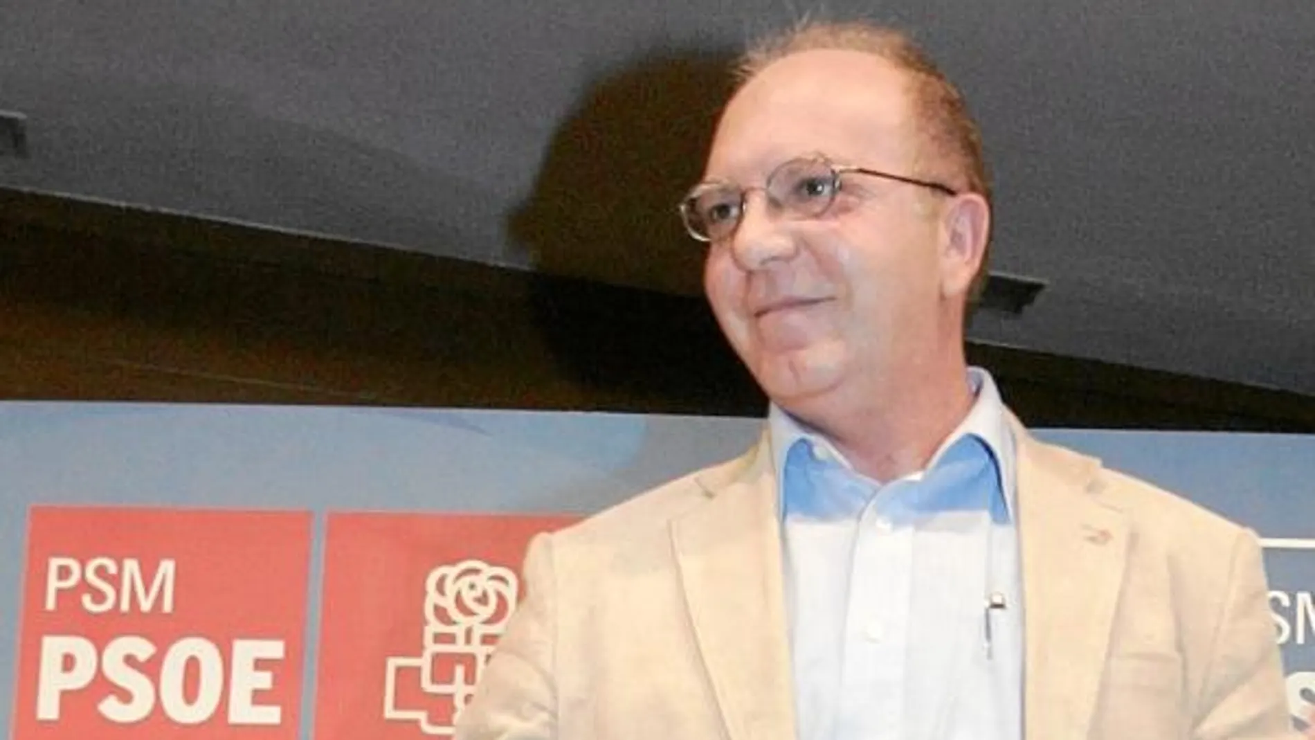 El concejal de Vivienda del PSOE ha querido adjudicar a Bruesa tres obras municipales. El PP paró dos de ellas, pero en 2009 remodeló una de las concejalías