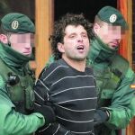 El presunto miembro del «comando Otazua» Daniel Pastor tras su detención por la Guardia Civil el pasado martes en Vizcaya