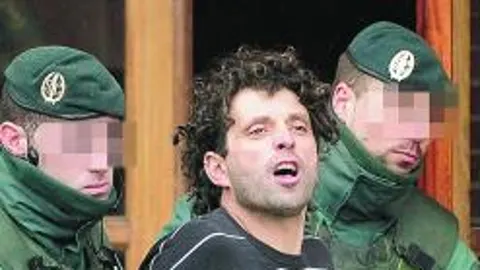 El presunto miembro del «comando Otazua» Daniel Pastor tras su detención por la Guardia Civil el pasado martes en Vizcaya