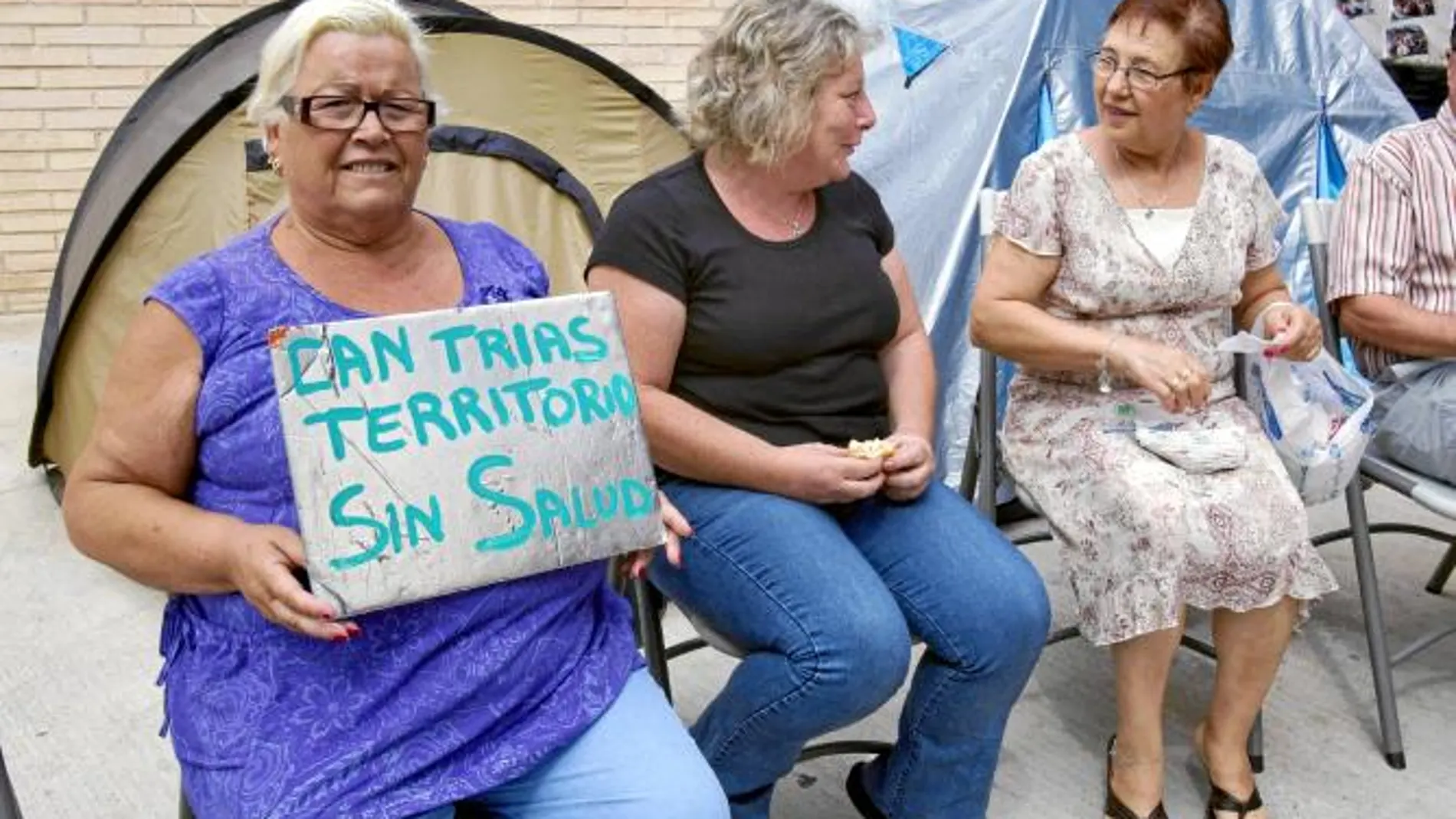Los vecinos de Can Tries en Viladecavalls siguen con su protesta desde el 1 de agosto