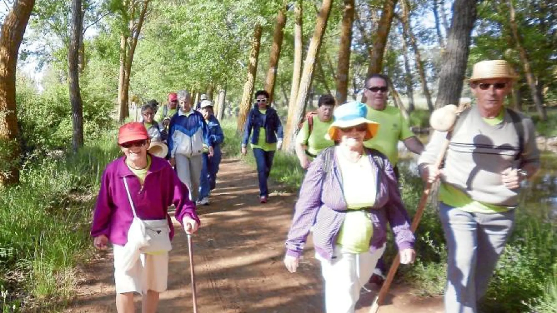 Los mayores del Club de los 60 preparan la maleta para disfrutar de la primavera