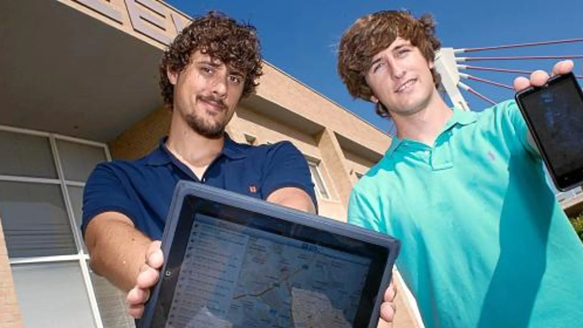 Francisco Javier es ingeniero informático y Rubén, ingeniero de telecomunicaciones. Su paso por el Yuzz de Valencia fue el empujón que necesitaban para formar su empresa: Mobilendo.