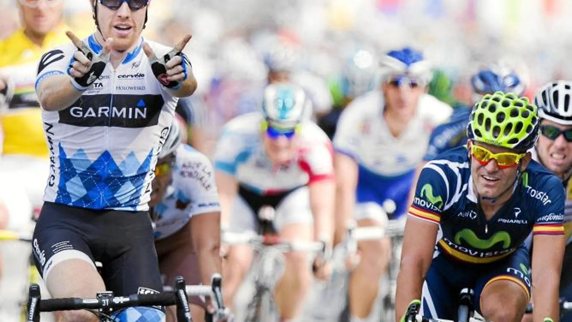 Farrar entra en la meta por delante de todos; el campeón de España, Rojas, a su izquierda, fue tercero