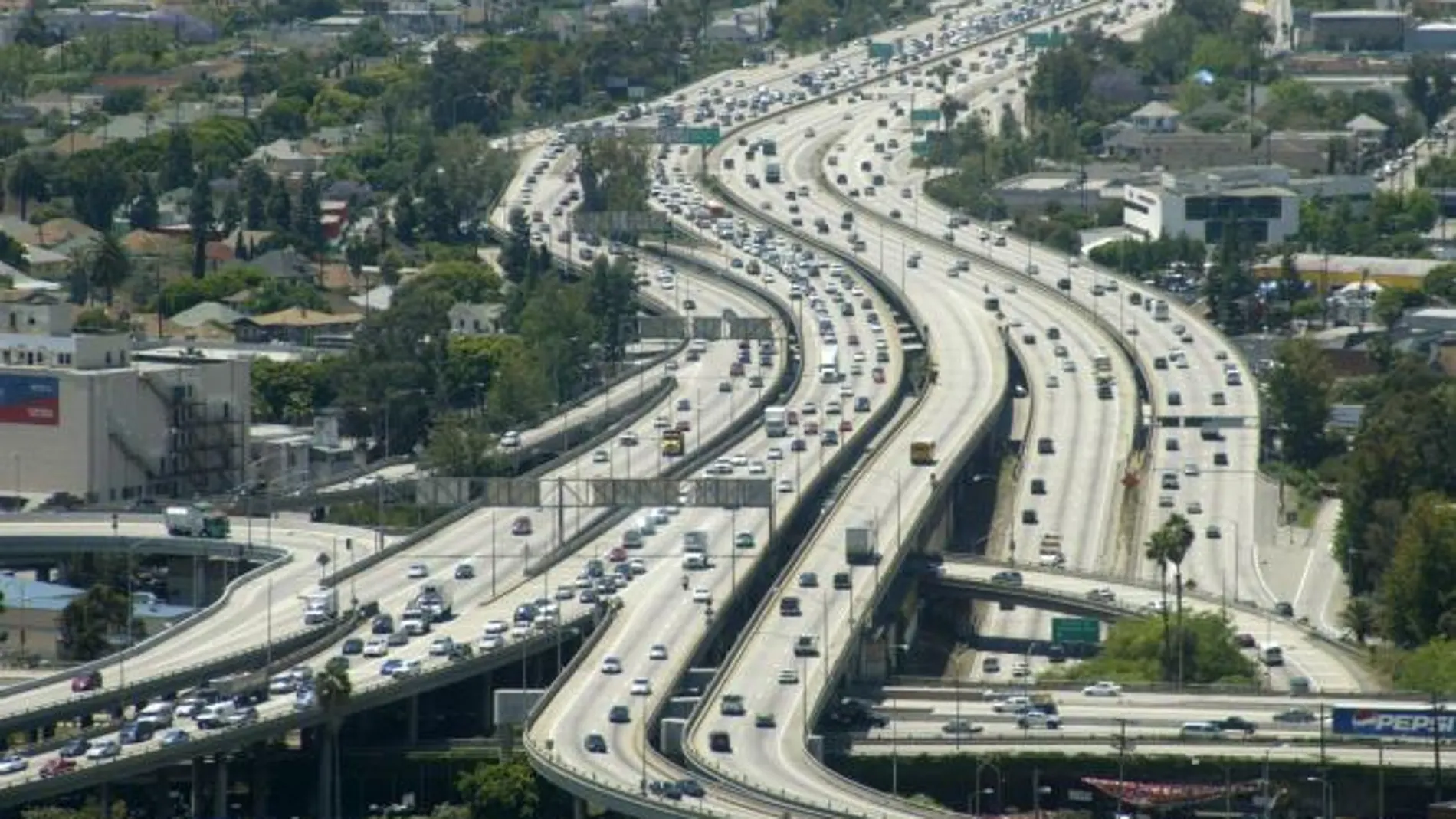 Una de las autopistas de acceso a Los Ángeles