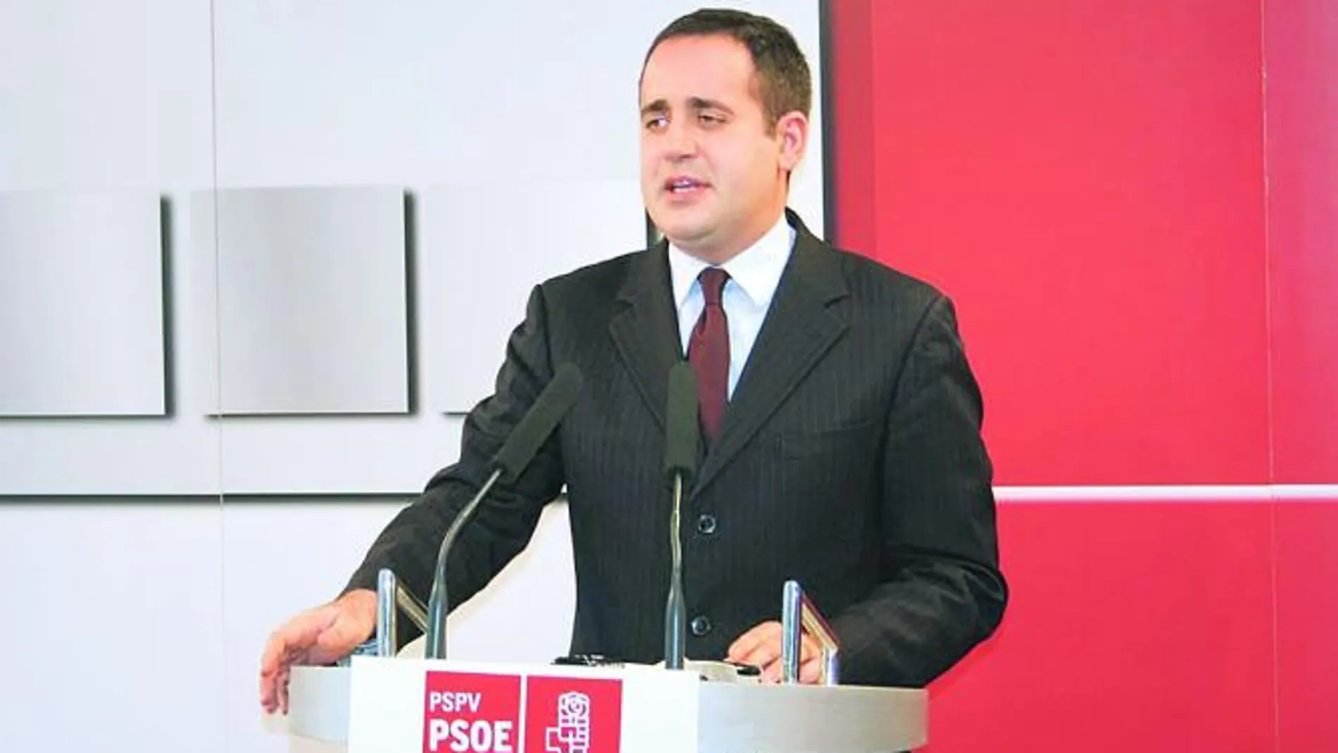 Alarte pide a Fabra que no toque a los interinos y que ponga un techo de gasto