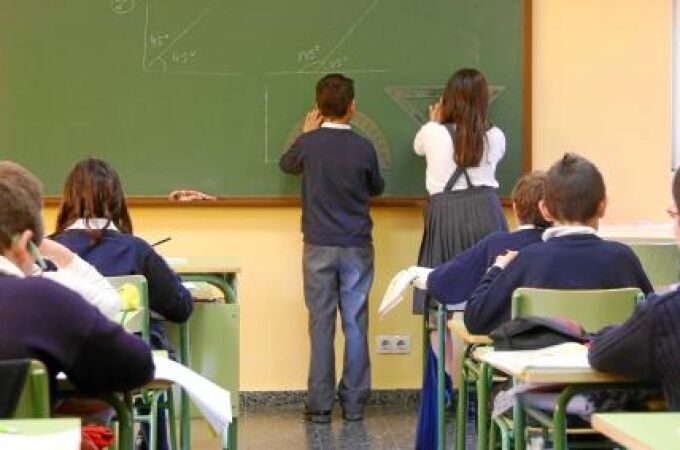 Los alumnos del colegio público Marqués de Suanzes (Madrid) llevan uniforme desde hace más de 20 años