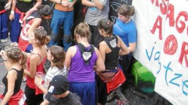 «Kaskagorri»: Pese a estar inhabilitada, esta «txozna» bilbaína tiene previstos tres actos con los familiares de presos de ETA