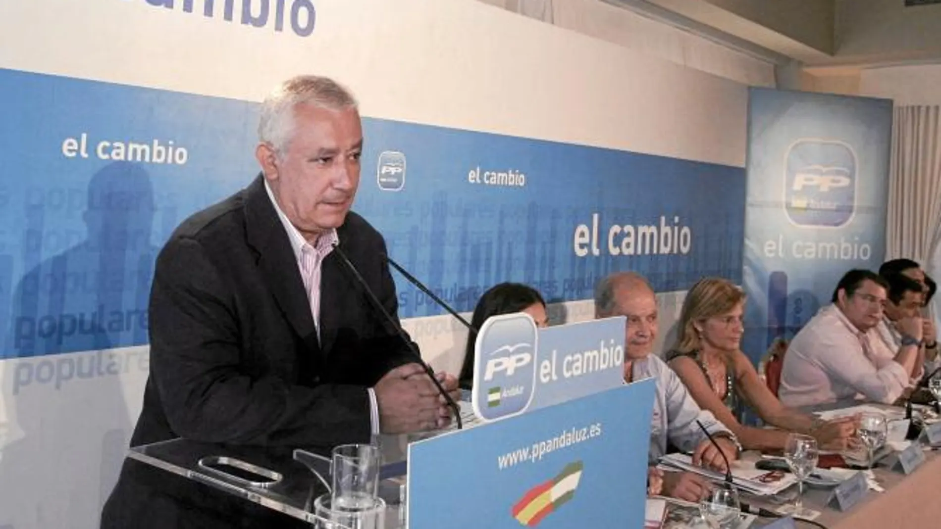 El presidente del PP-A intervino ayer en una reunión del partido en Los Barrios