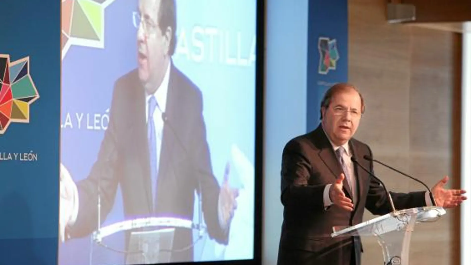 El presidente de Castilla y León, Juan Vicente Herrera, presenta la Estrategia Regional de I+D+i