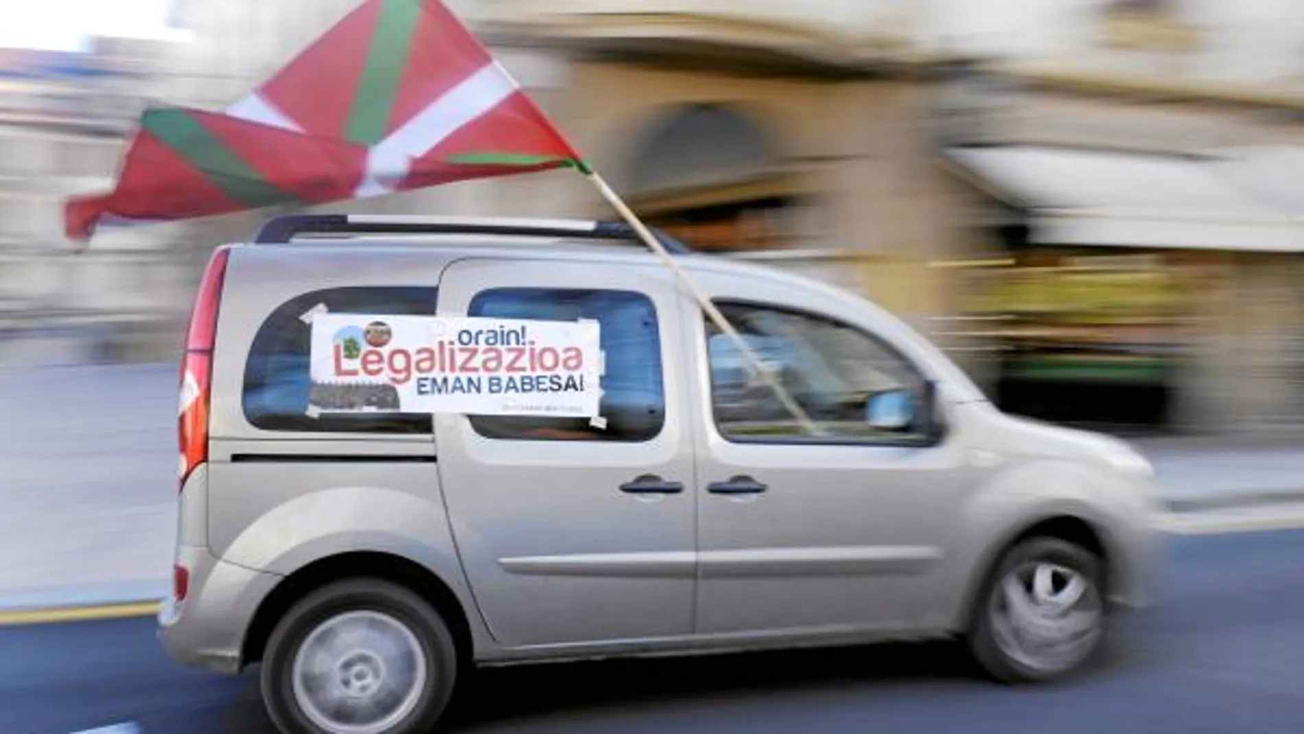 Los abertzales pusieron en marcha ayer una campaña de propaganda de su partido