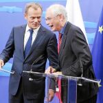El primer ministro polaco, Donal Tusk, ayer junto al presidente del Consejo Europeo, Van Rompuy, en Bruselas