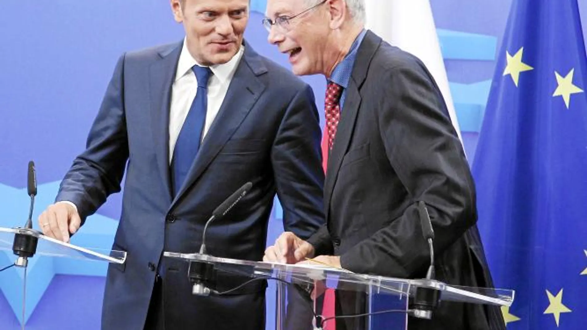 El primer ministro polaco, Donal Tusk, ayer junto al presidente del Consejo Europeo, Van Rompuy, en Bruselas