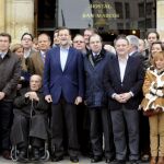 El presidente del Partido Popular Mariano Rajoy (c) ,acompañado entre otros, por los presidentes de Castilla y León Juan Vicente Herrera (4d) y Galicia, Alberto Núñez Feijóo (2i) y del presidente de honor de esta formación, Manuel Fraga (3i), durante la