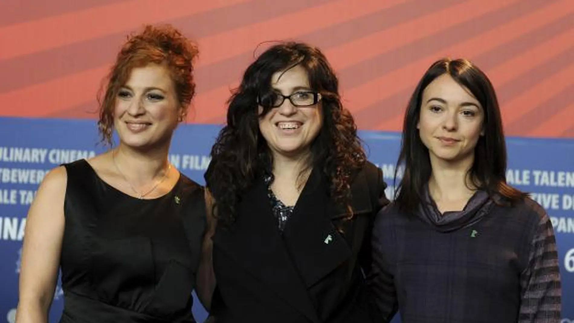 Markovitch y dos de sus actrices en el pase de su película "El premio"en la Berlinale