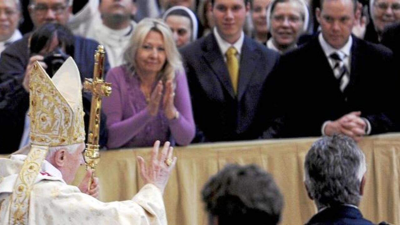 Benedicto XVI: «El ser humano no es fruto de la casualidad»