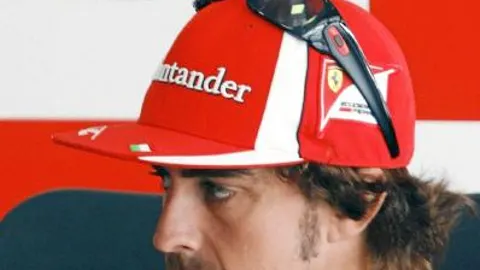 Alonso entregó ayer las becas Fórmula Santander