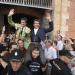 Juli y Hermoso de Mendoza, por la puerta grande de La Glorieta