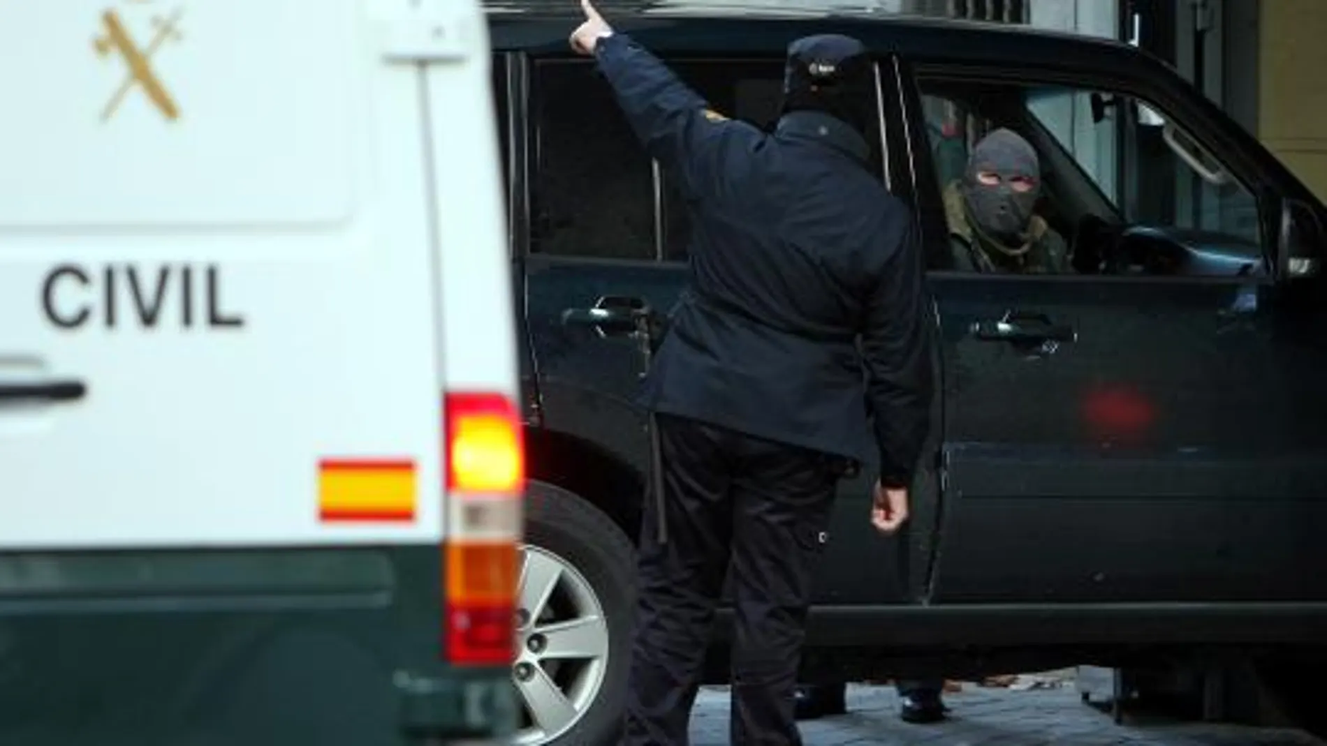La Guardia Civil responde a la tregua con la detención de dos presuntos etarras