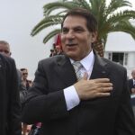 Suiza bloquea los fondos bancarios de Ben Ali