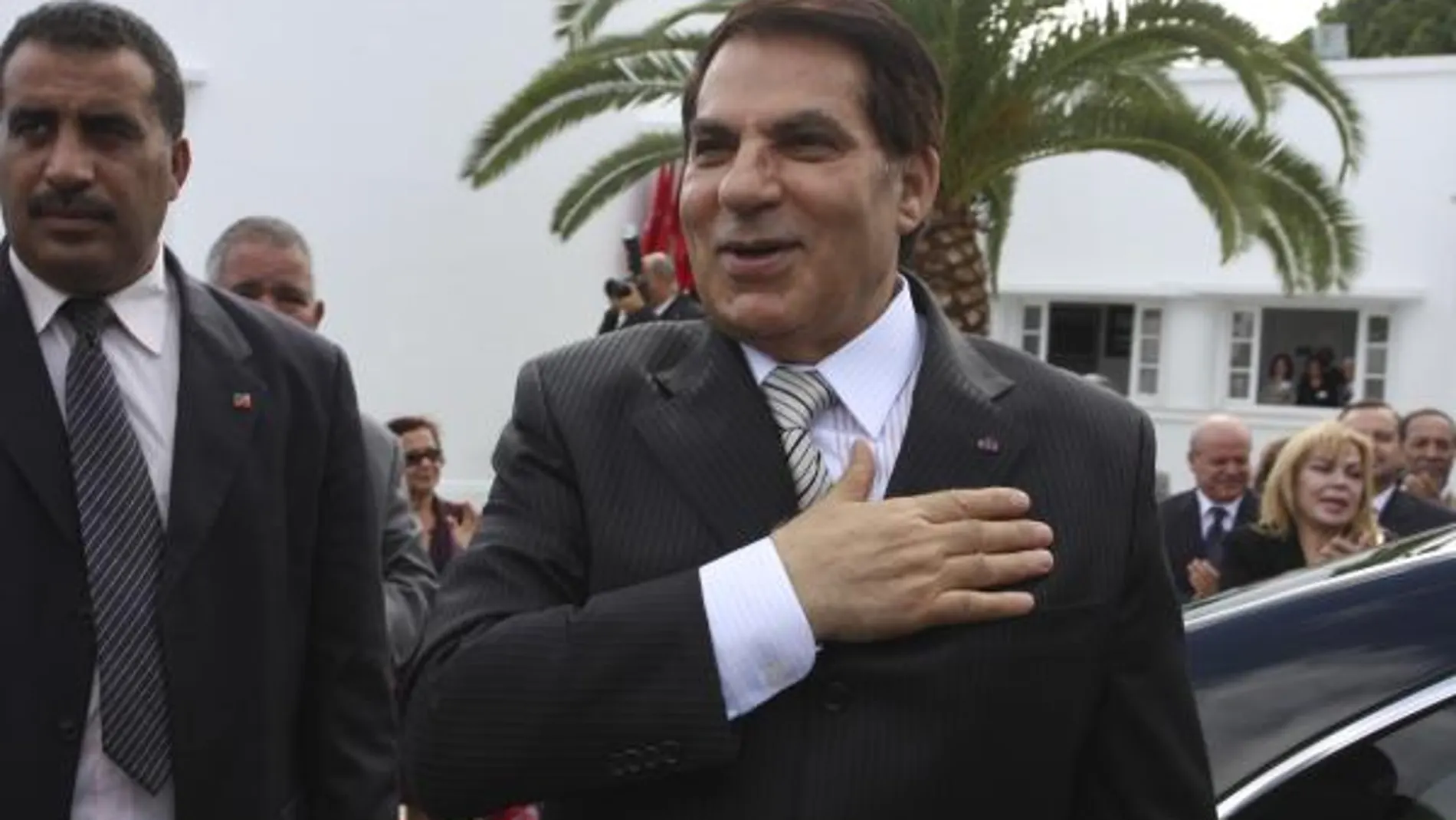 Suiza bloquea los fondos bancarios de Ben Ali