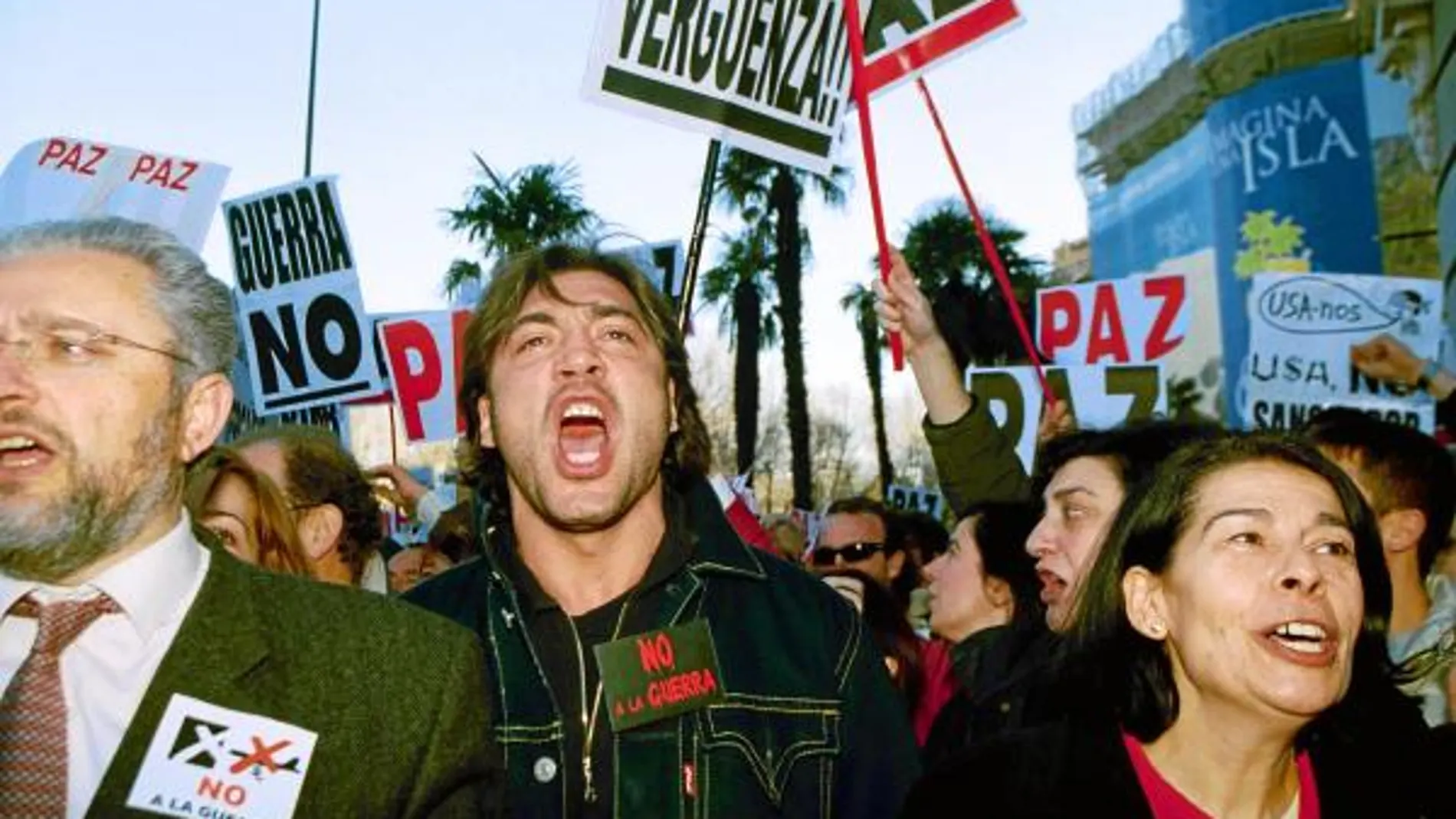 Javier Bardem en una de las manifestaciones contra la guerra de Irak