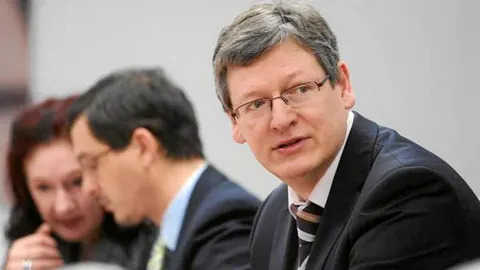 El responsable de Empleo y Asuntos Sociales, Laszlo Andor, anuncia «nuevos medios» ante el fraude