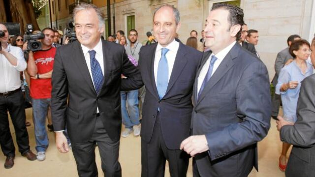 En el frugal copetín que se produjo tras la toma de posesión con el Esteban González Pons y Gerardo Camps