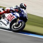 Lorenzo vuelve a ser el mejor y Melandri acaba en el hospital