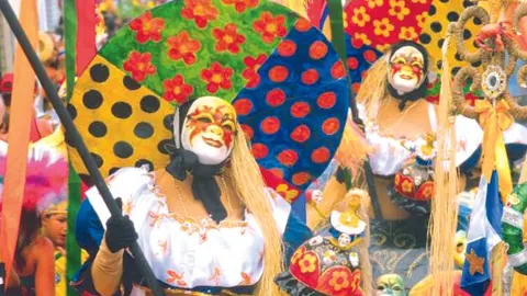 La fiesta se adueña de las calles de Recife durante tres días del caluroso mes de febrero