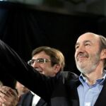 Rubalcaba y Chacón, recibidos al grito de «presidente»