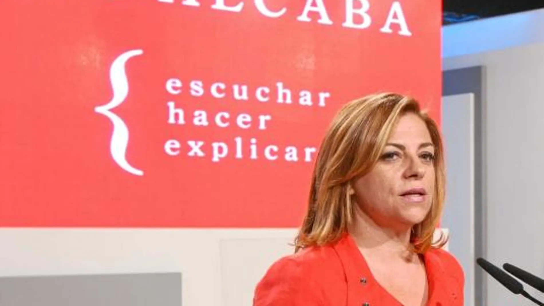 Elena Valenciano ultimaba ayer los preparativos para el acto de proclamación de Rubalcaba en el Palacio de Congresos