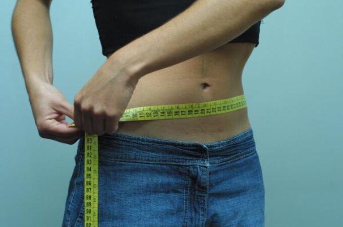 Los investigadores reclutaron a 173 personas con un IMC normal (entre 21,5 y 25) y a 150 que clasificaron como “bajo peso saludable” (inferior a 18,5)