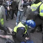  Grupos violentos arrasan el centro de Londres durante una manifestación