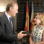 El presidente de la Generalitat, Alberto Fabra, se reunió ayer con la consellera de Infraestructuras, Isabel Bonig