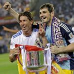 Casillas y Sergio Ramos, con uno de los muchos títulos que ganaron juntos